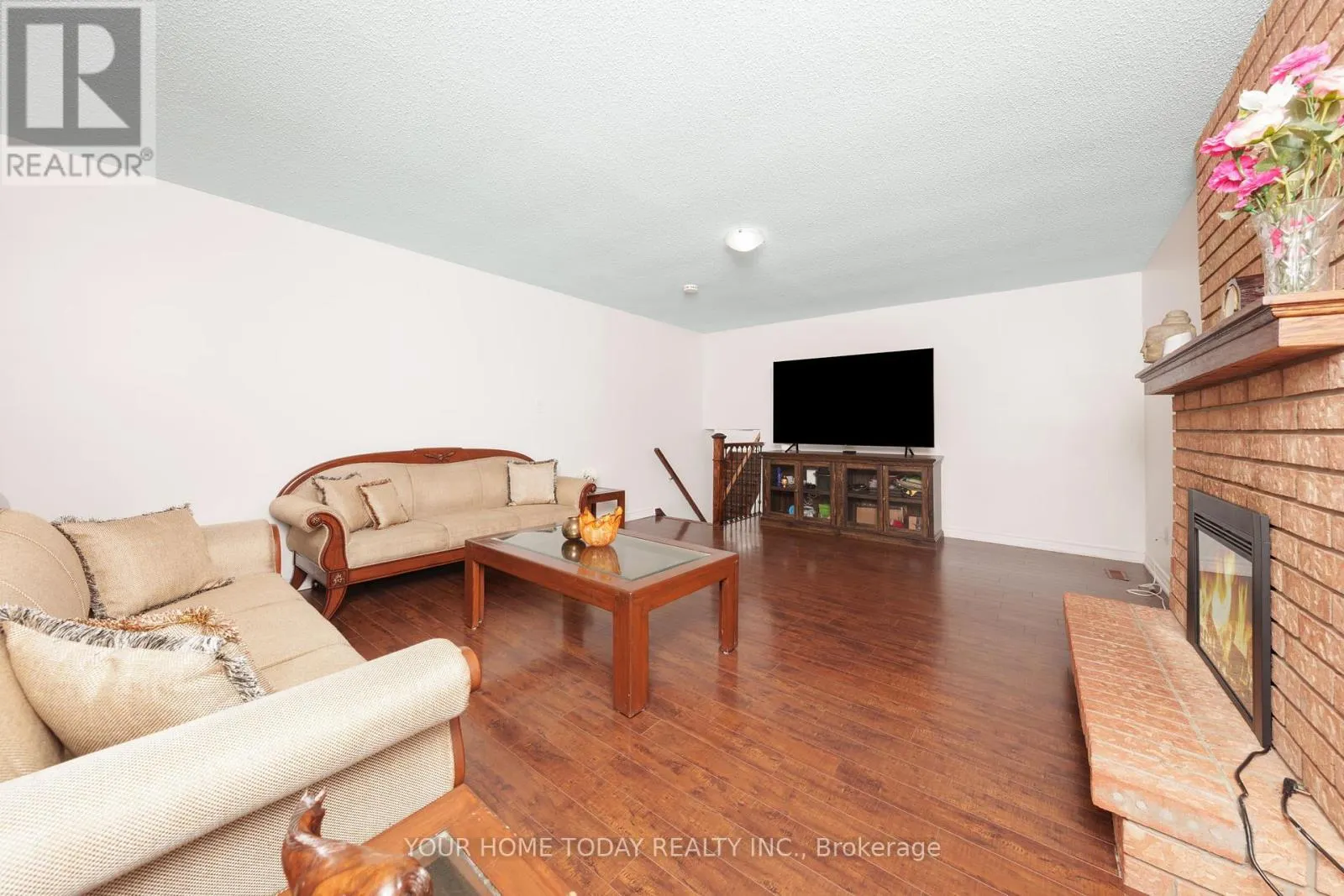 18 ALABASTER DRIVE