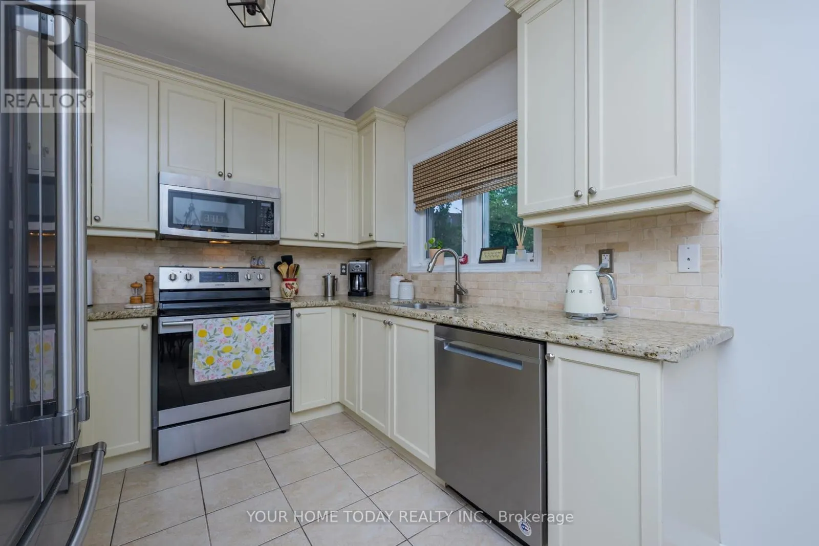 20 CHETHOLME PLACE