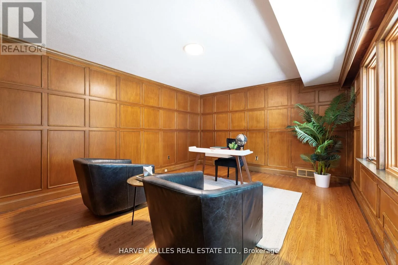 10 NORTHOLT COURT