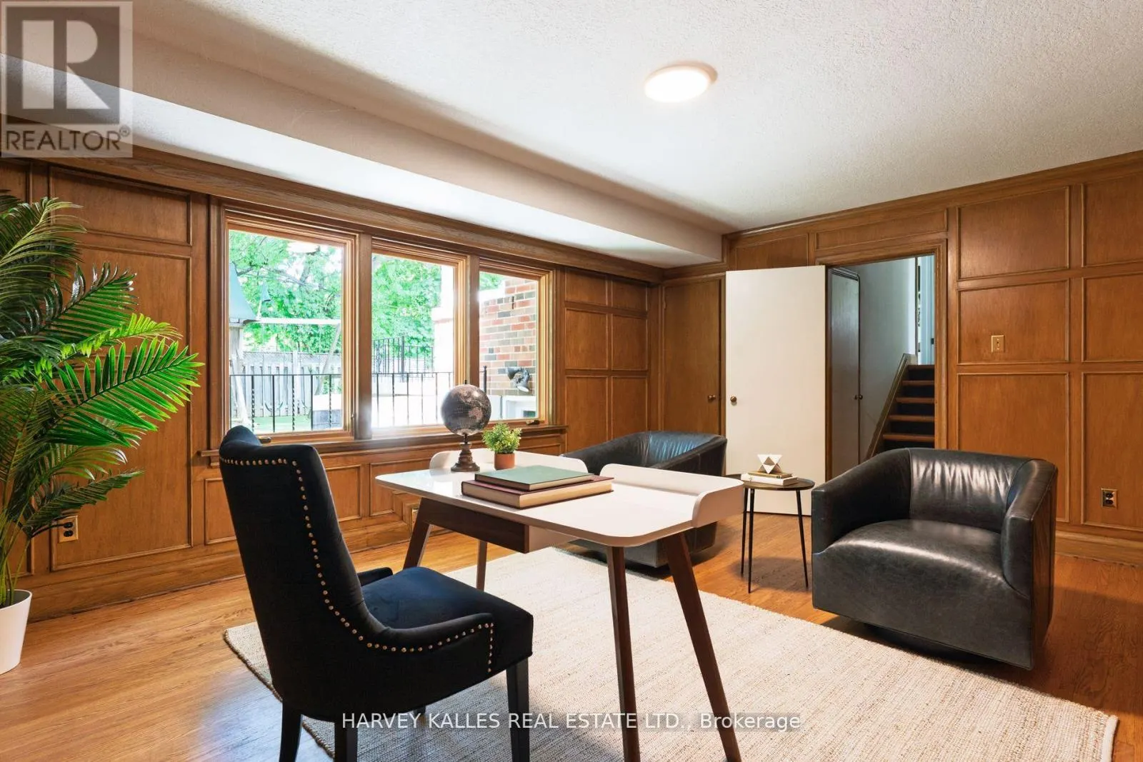 10 NORTHOLT COURT