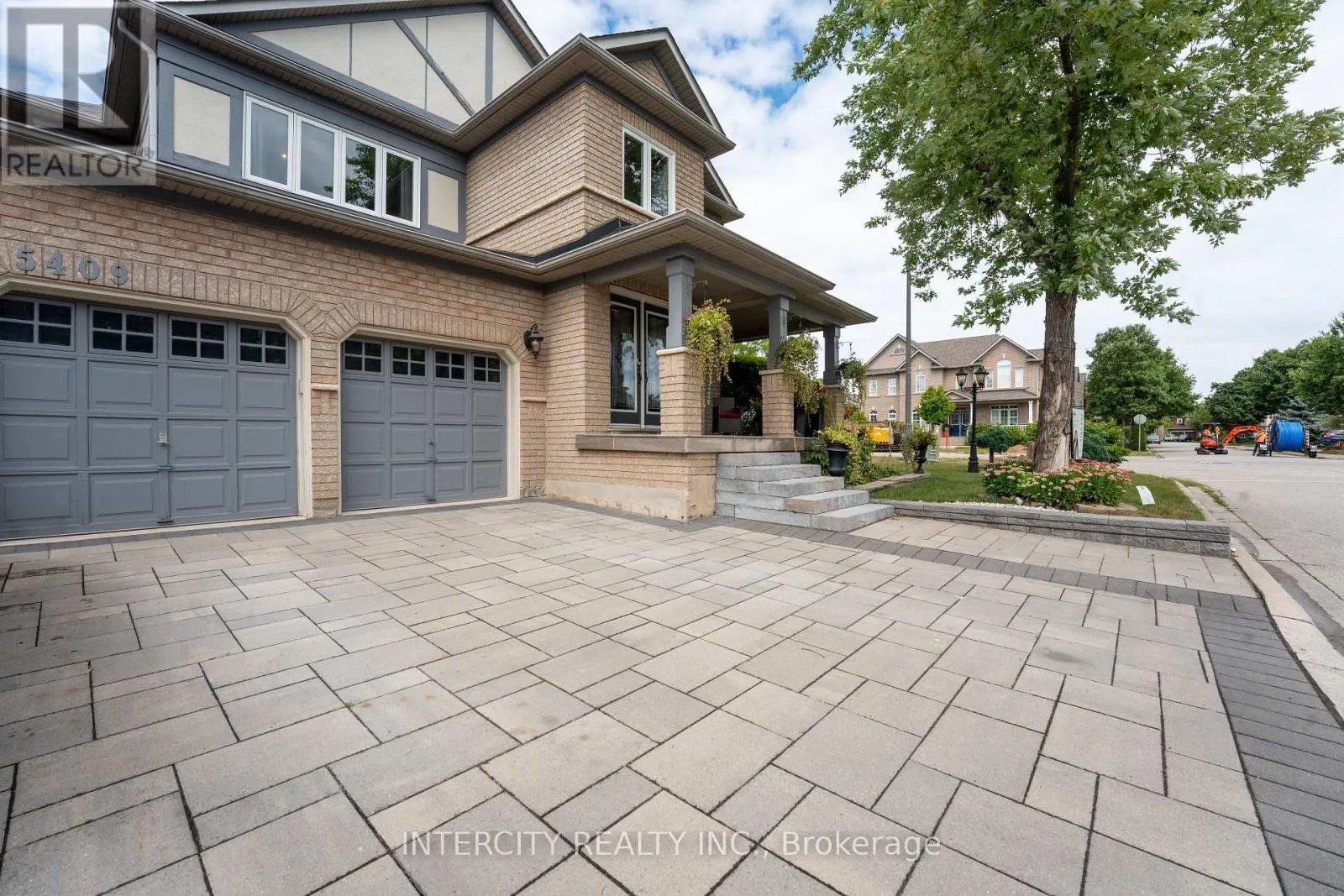 5409 DUCHESS COURT