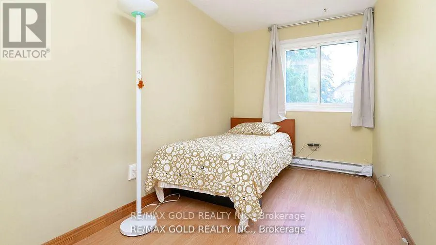 17 GREENHILLS SQUARE