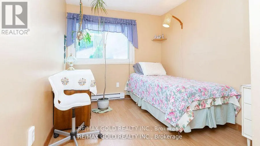 17 GREENHILLS SQUARE