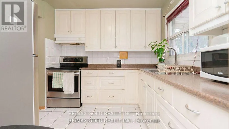 17 GREENHILLS SQUARE