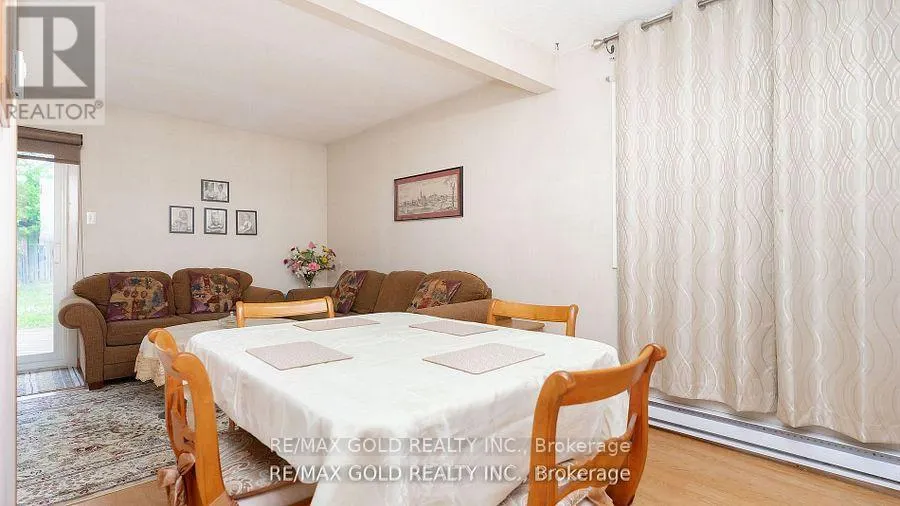 17 GREENHILLS SQUARE