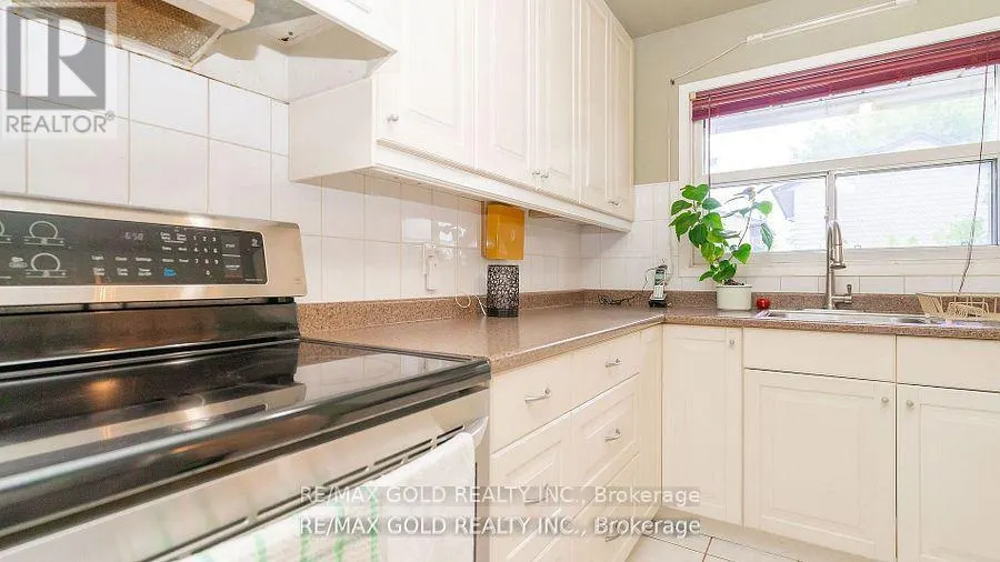 17 GREENHILLS SQUARE