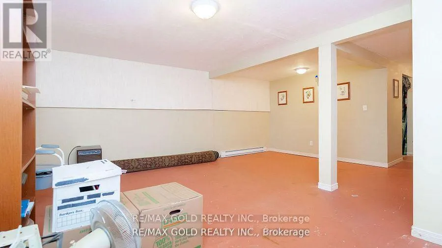 17 GREENHILLS SQUARE