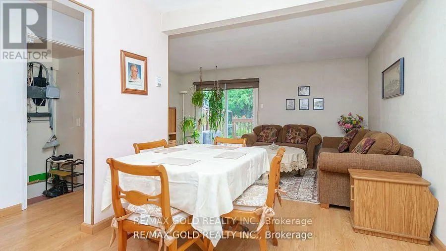 17 GREENHILLS SQUARE