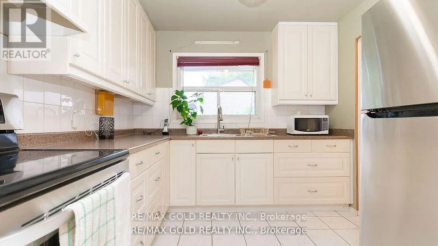 17 GREENHILLS SQUARE