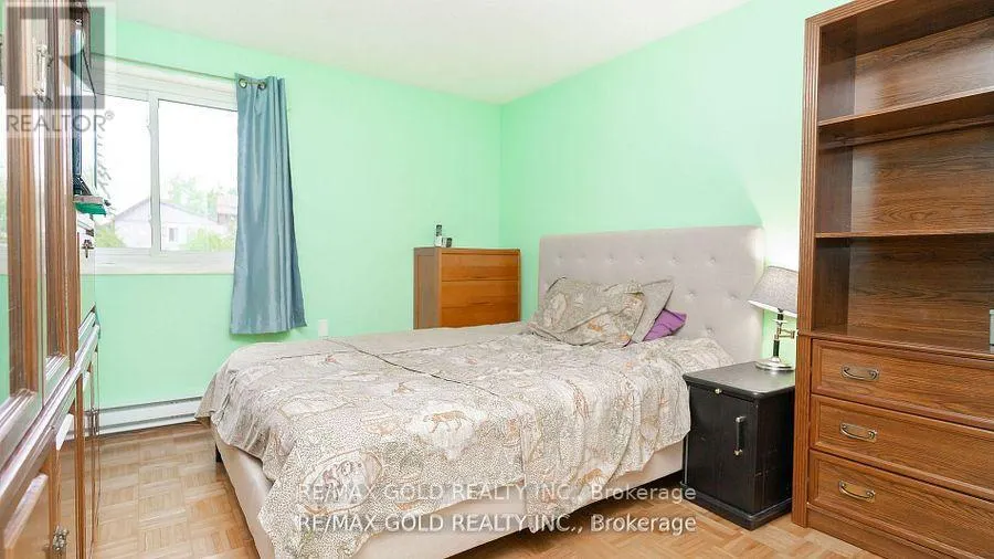 17 GREENHILLS SQUARE