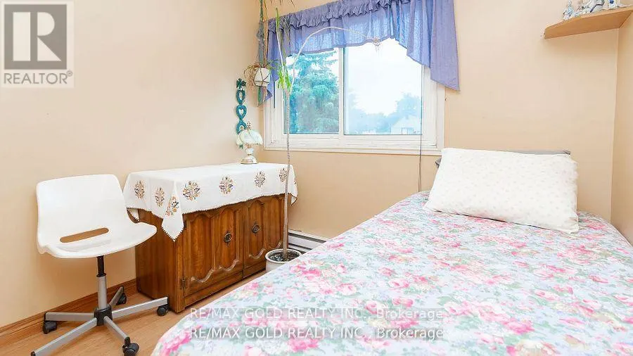 17 GREENHILLS SQUARE
