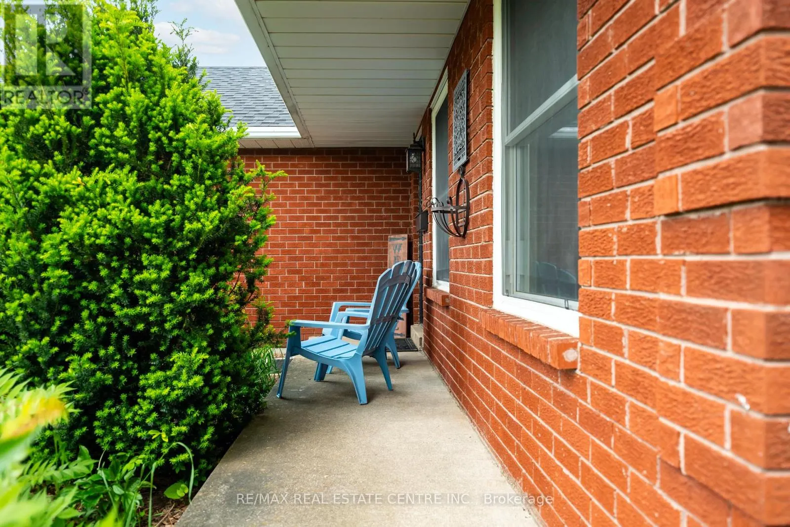 8 PASSMORE AVENUE