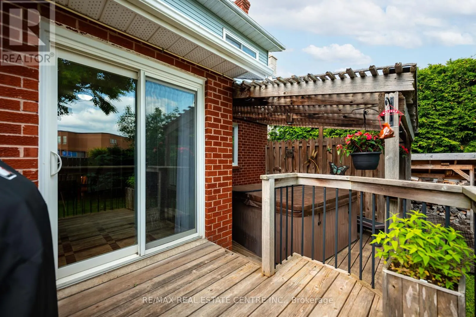 8 PASSMORE AVENUE