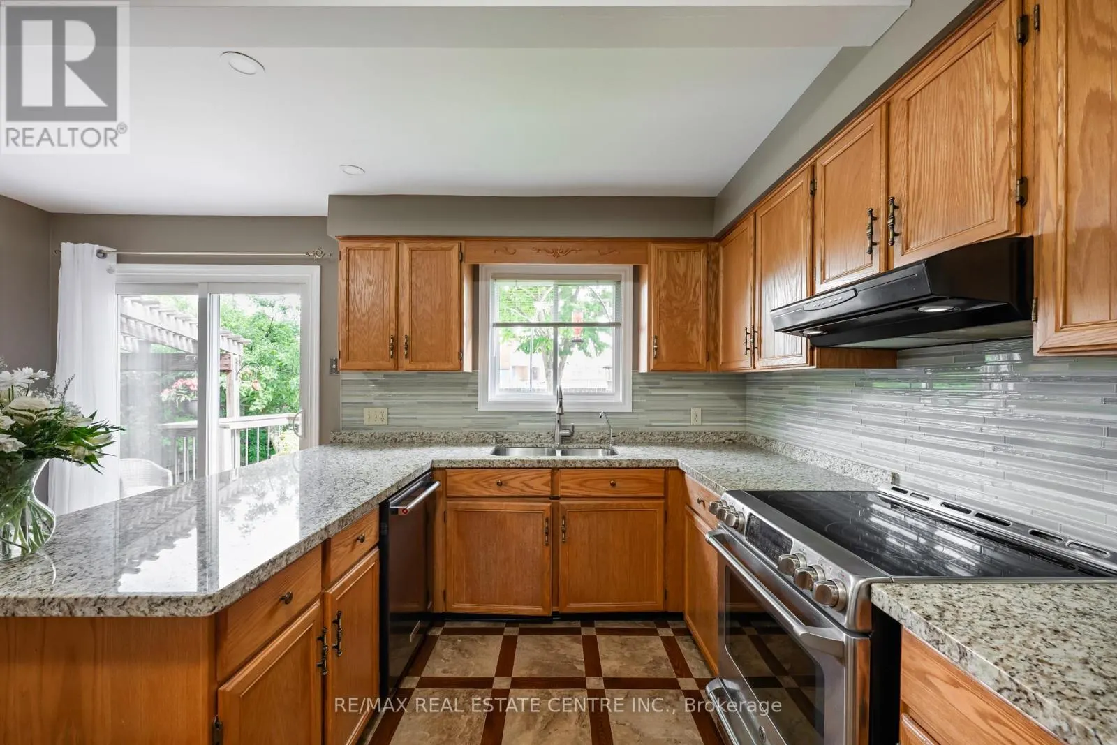 8 PASSMORE AVENUE
