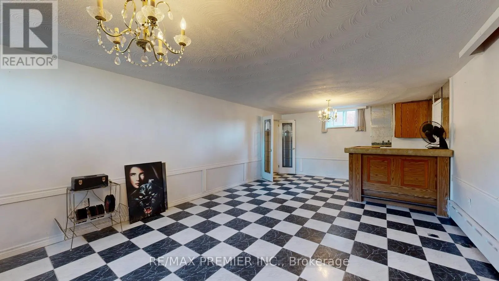 574 QUEENS DRIVE