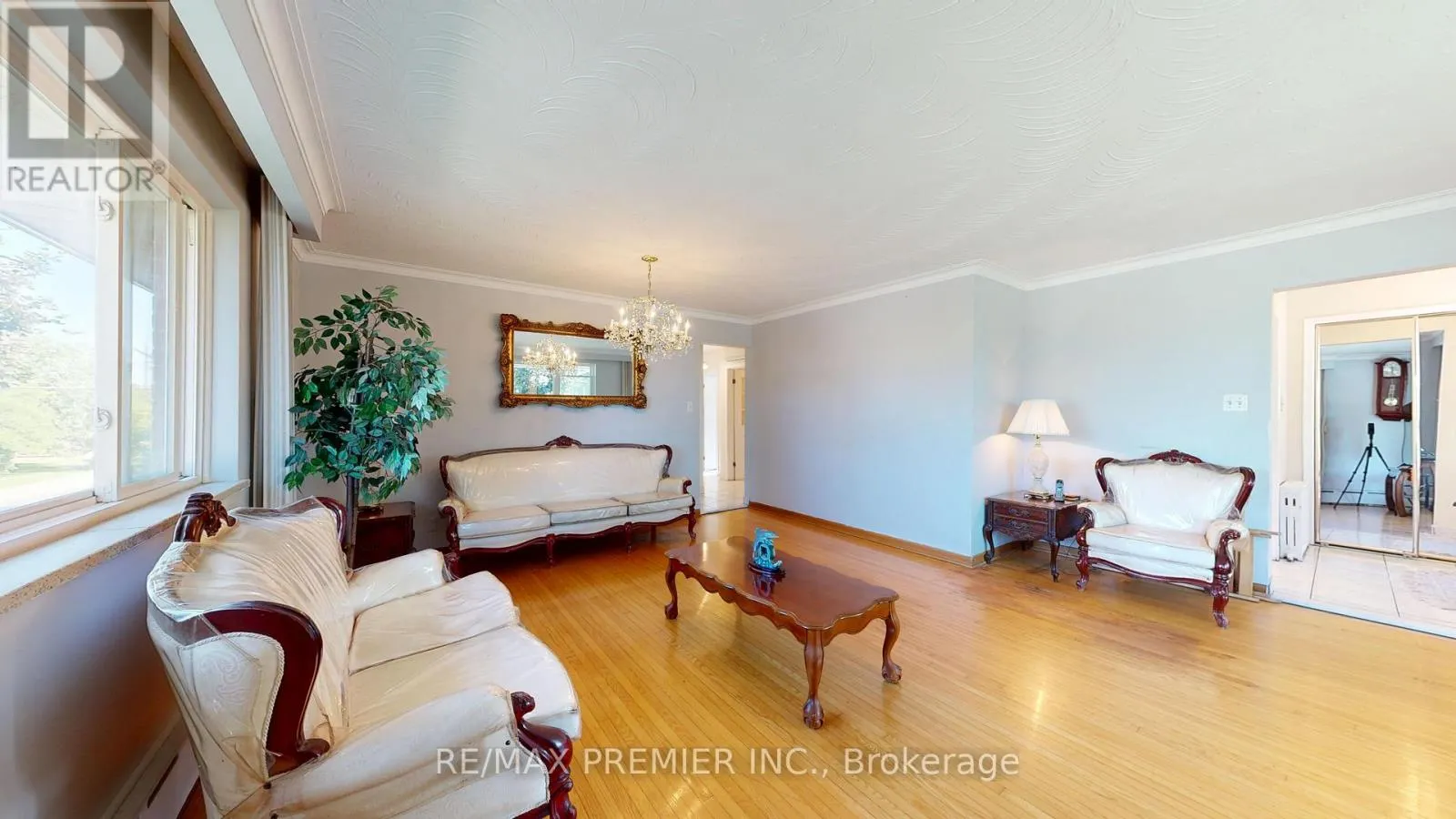 574 QUEENS DRIVE