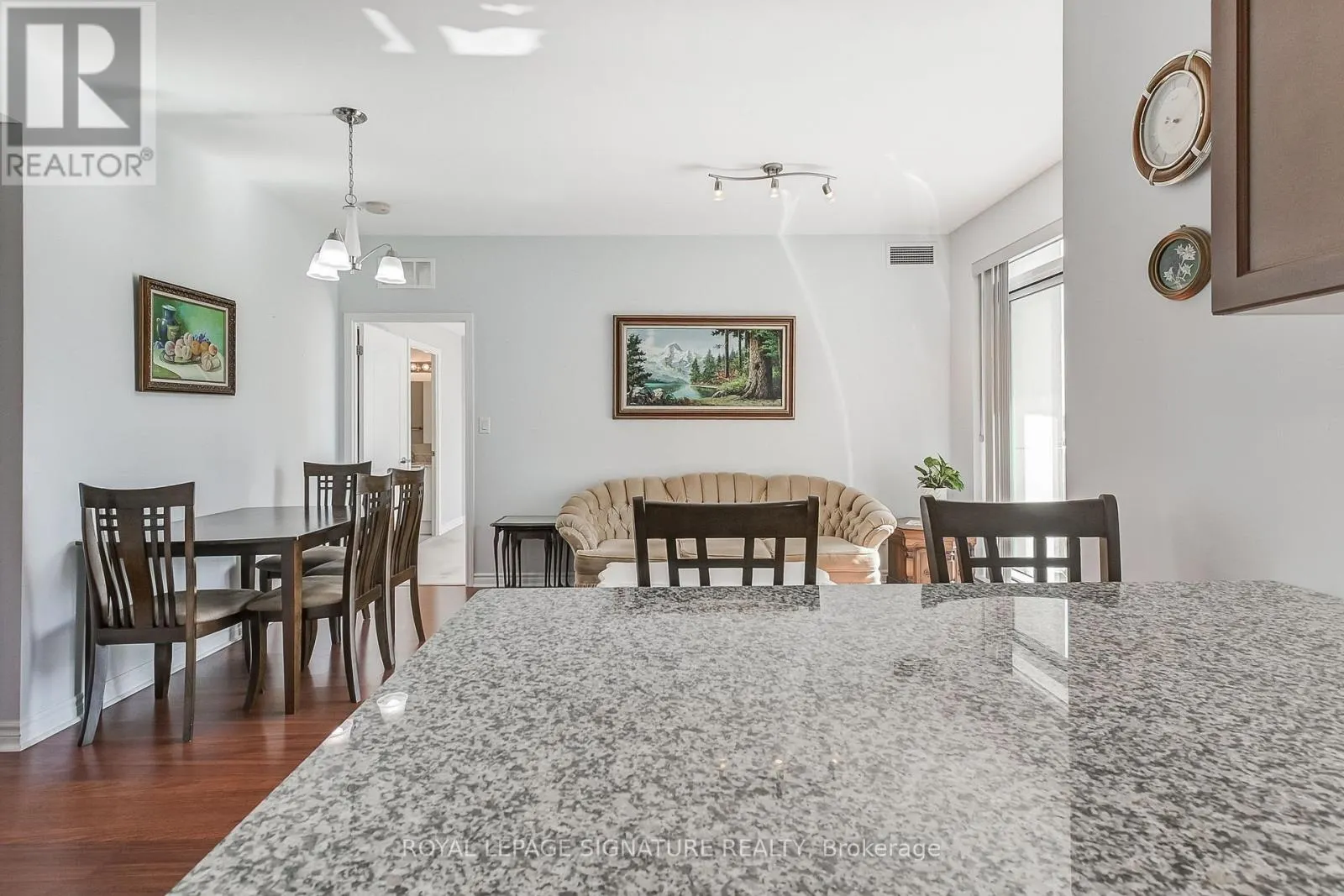 320 - 3865 LAKE SHORE BOULEVARD W