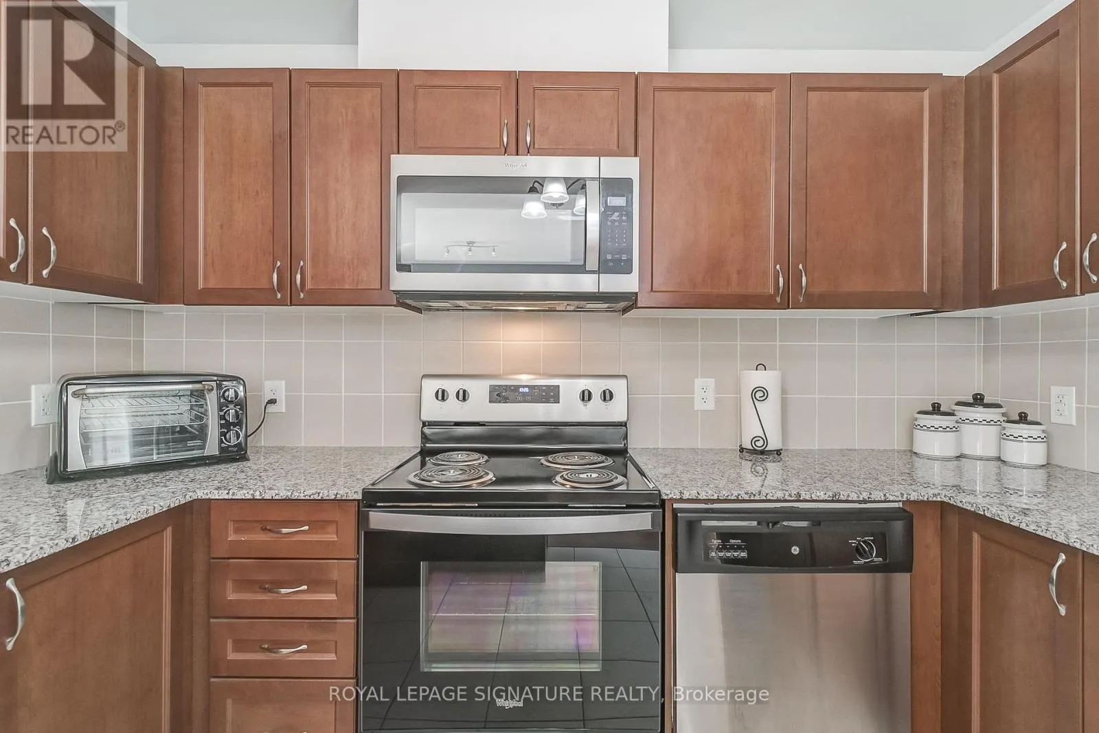 320 - 3865 LAKE SHORE BOULEVARD W