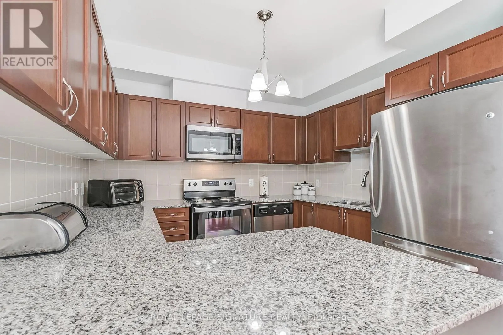 320 - 3865 LAKE SHORE BOULEVARD W