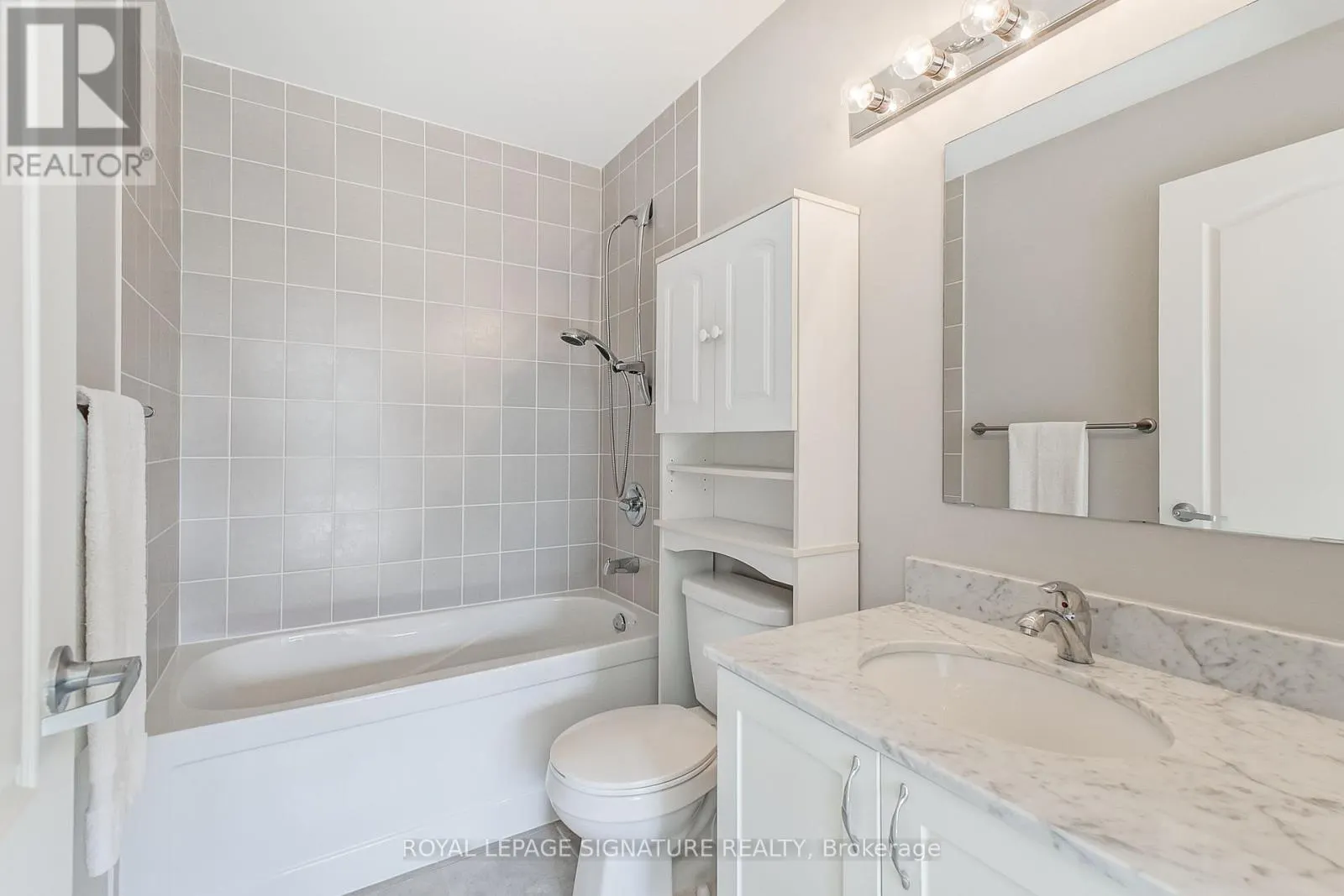 320 - 3865 LAKE SHORE BOULEVARD W