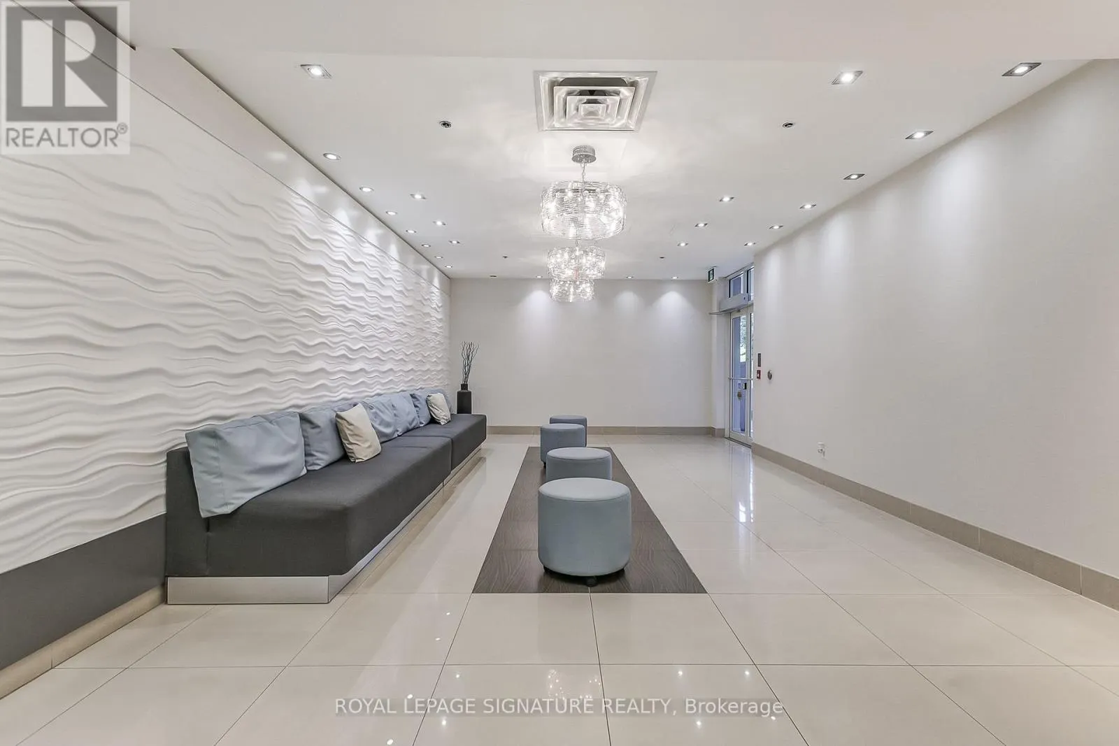 320 - 3865 LAKE SHORE BOULEVARD W