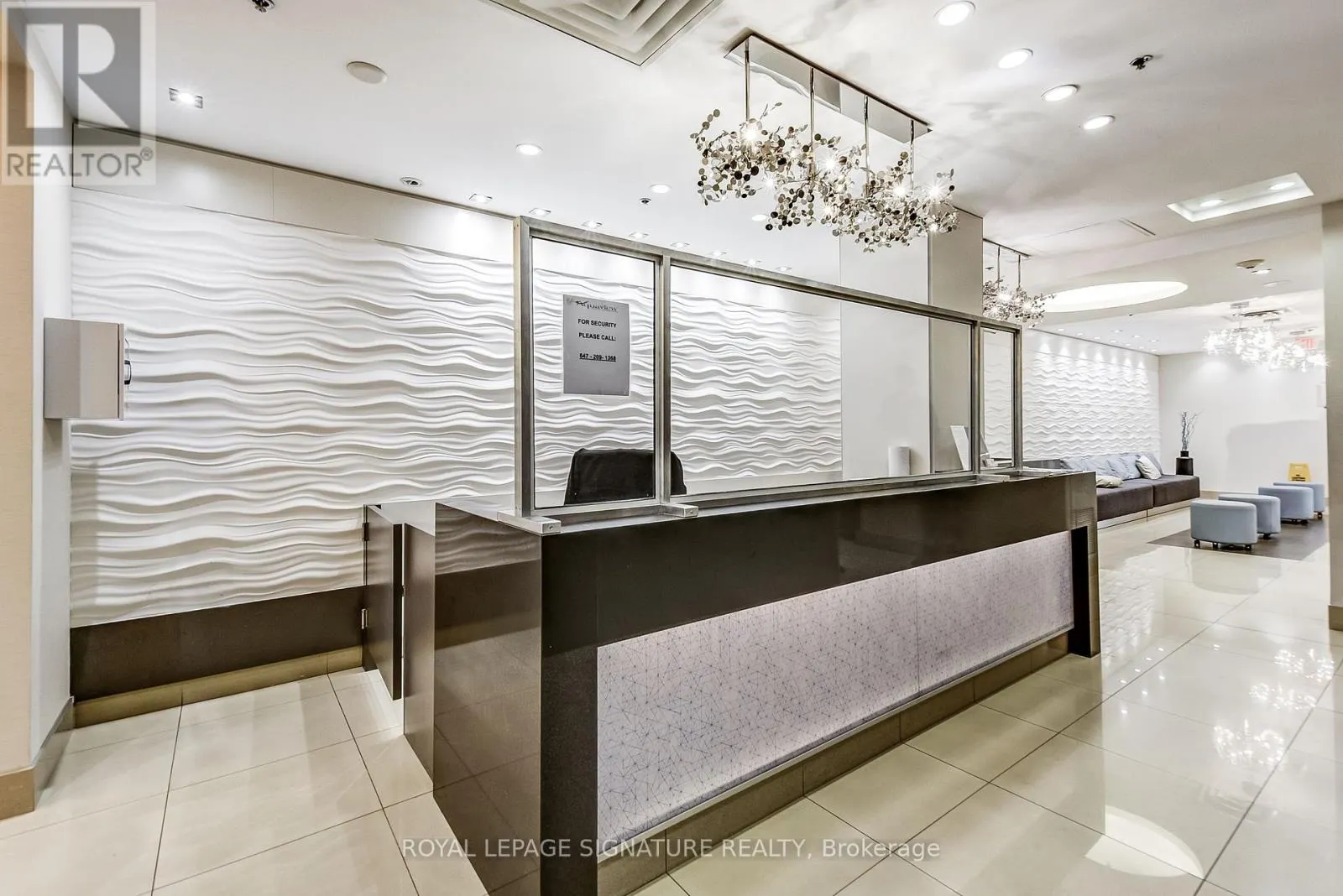 320 - 3865 LAKE SHORE BOULEVARD W