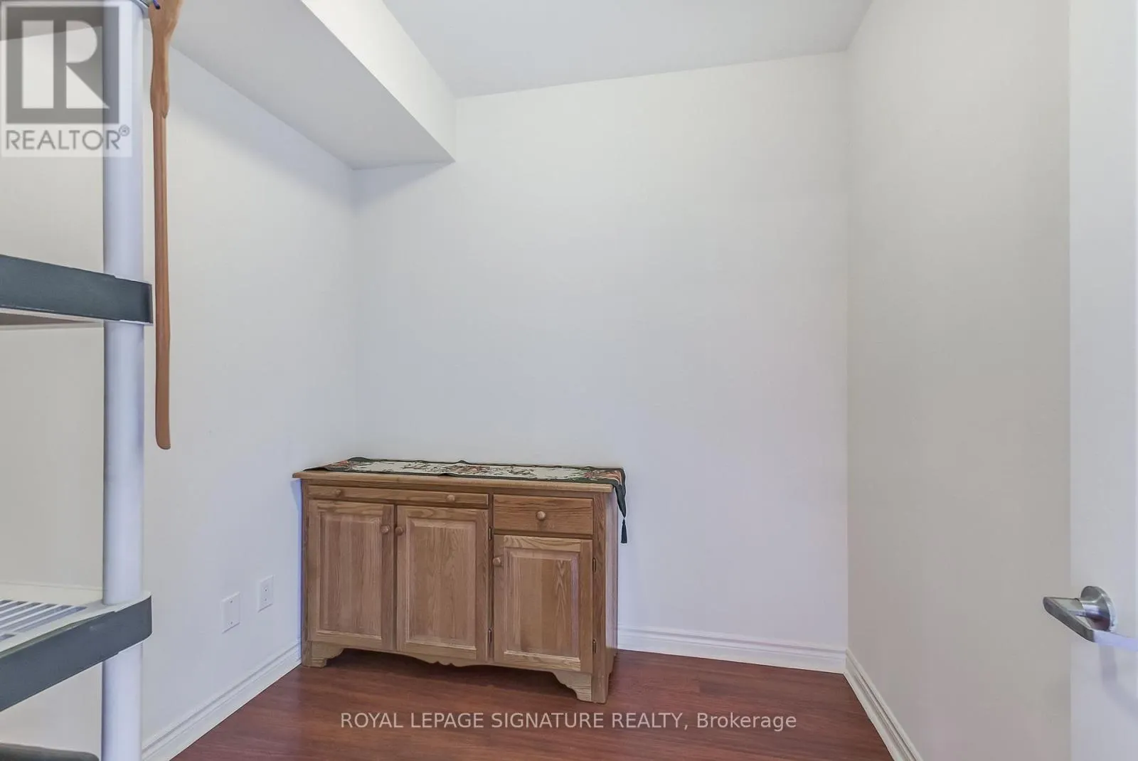 320 - 3865 LAKE SHORE BOULEVARD W