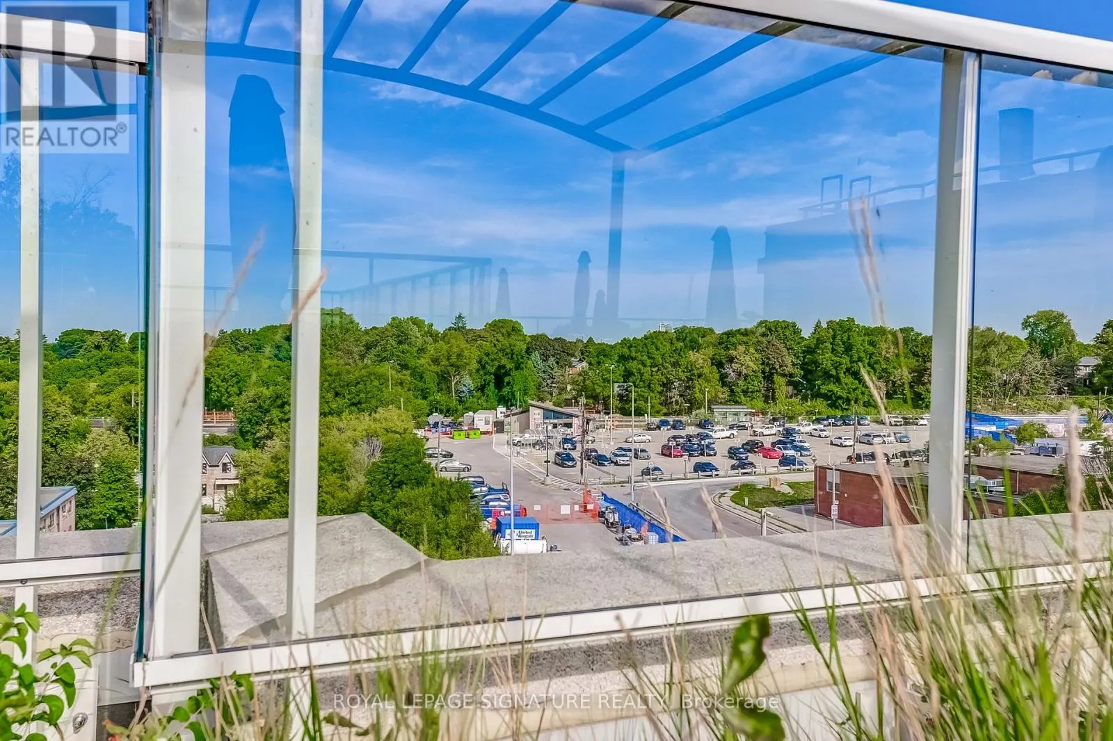 320 - 3865 LAKE SHORE BOULEVARD W