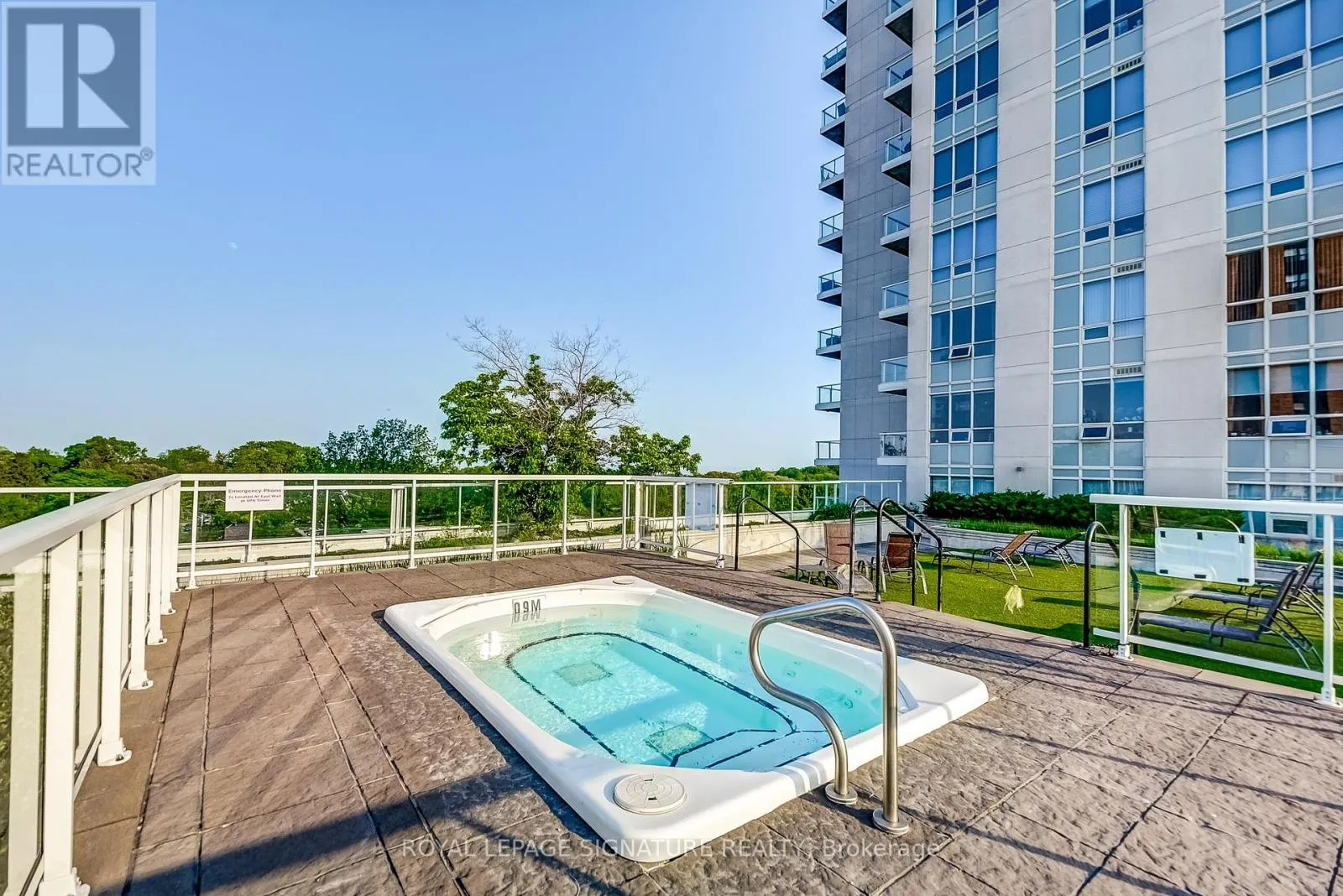 320 - 3865 LAKE SHORE BOULEVARD W