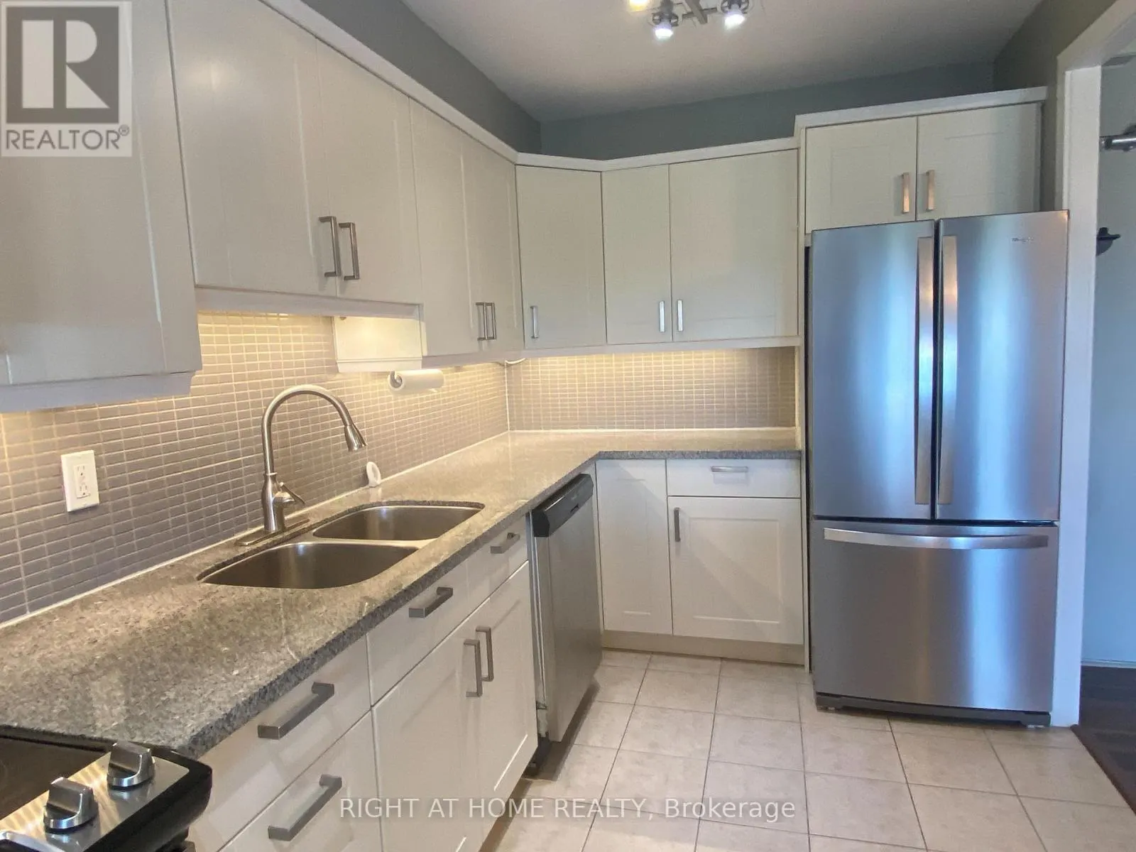 1304 - 240 SCARLETT ROAD