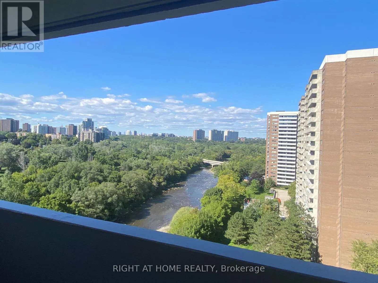 1304 - 240 SCARLETT ROAD