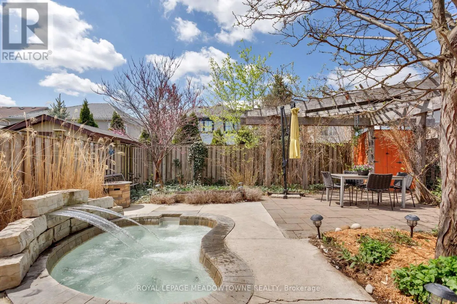 1083 EASTERBROOK CRESCENT