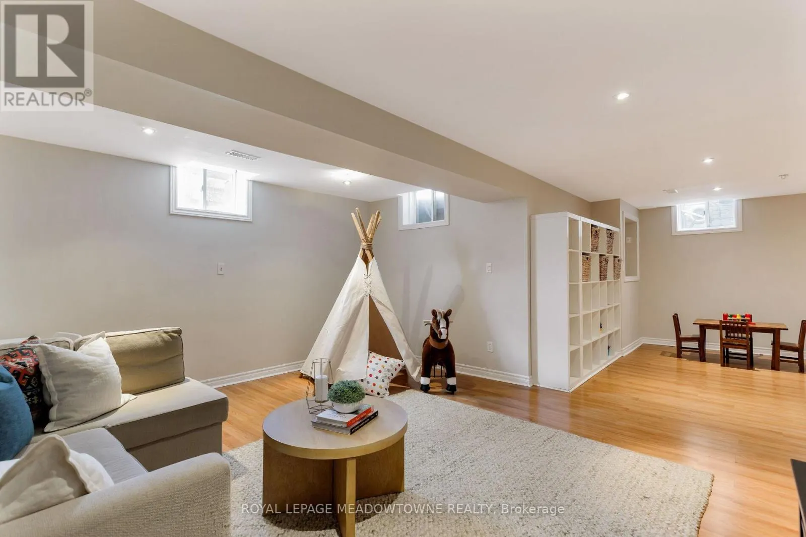 1083 EASTERBROOK CRESCENT