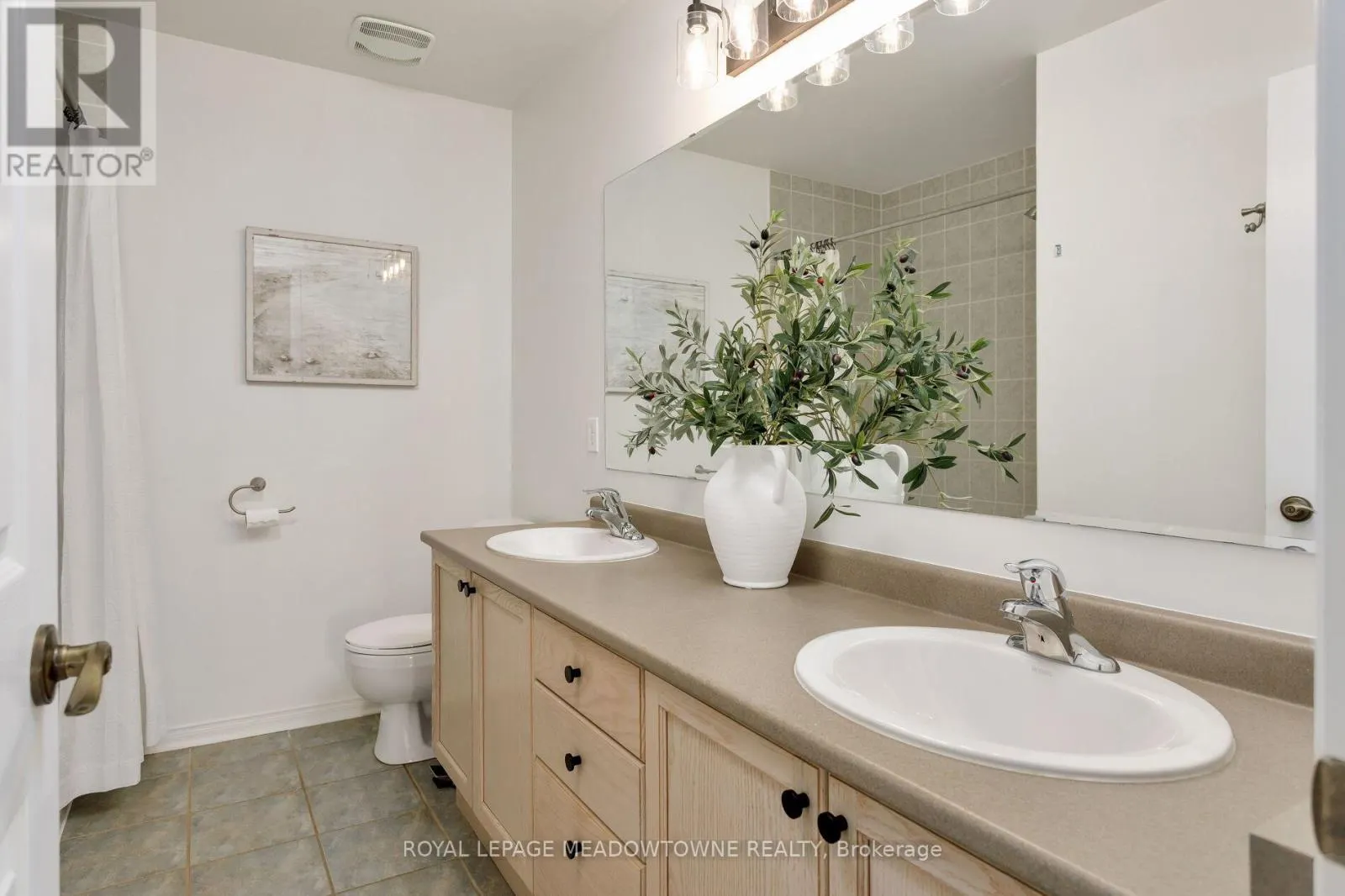1083 EASTERBROOK CRESCENT