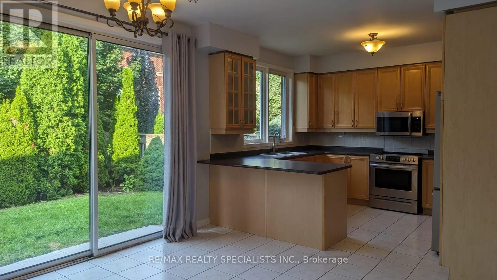 (UPPER) - 7149 SUNTHORPE LANE