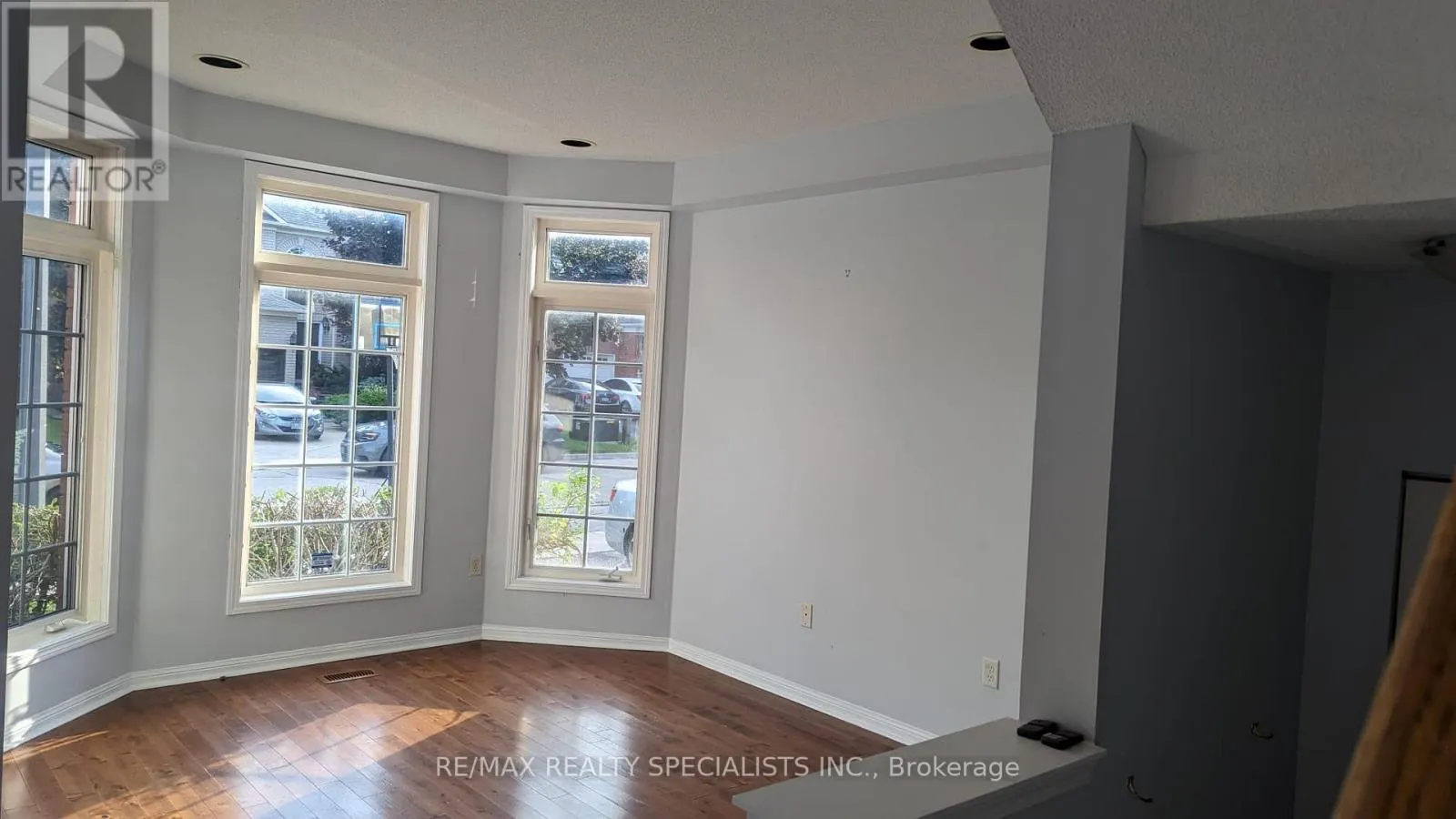(UPPER) - 7149 SUNTHORPE LANE