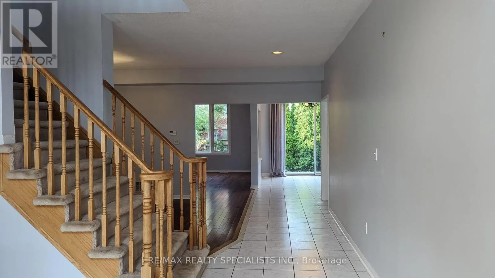 (UPPER) - 7149 SUNTHORPE LANE