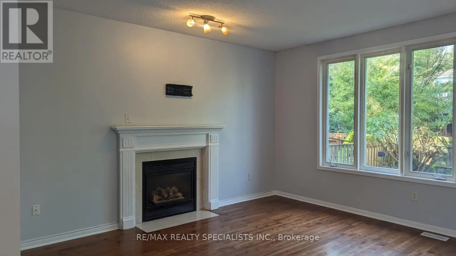 (UPPER) - 7149 SUNTHORPE LANE