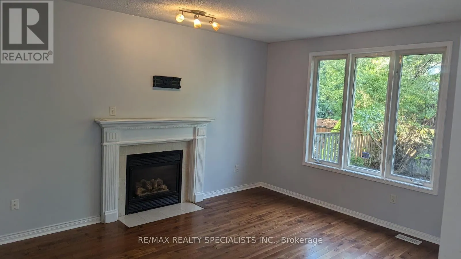 (UPPER) - 7149 SUNTHORPE LANE