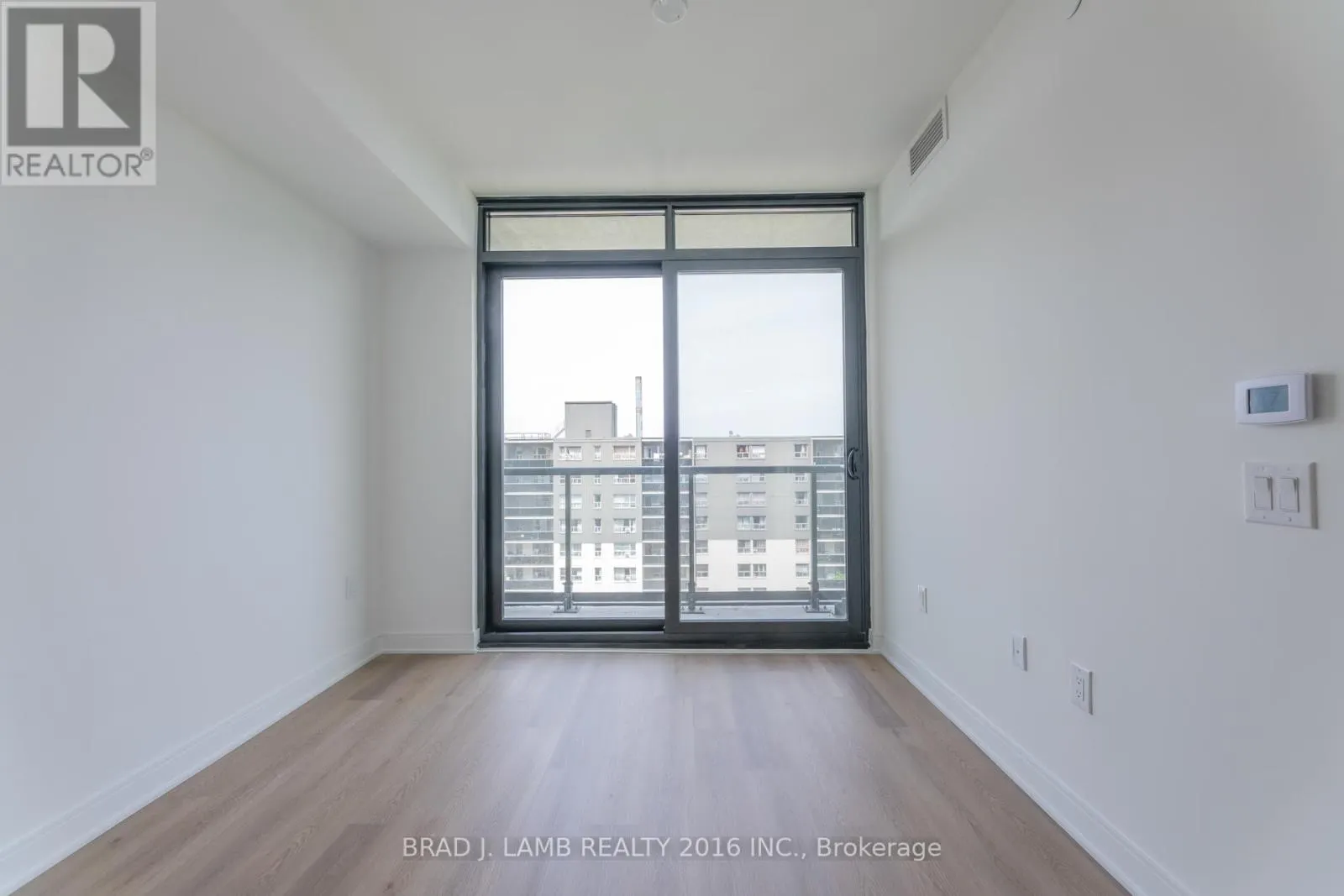 1010 - 86 DUNDAS STREET E