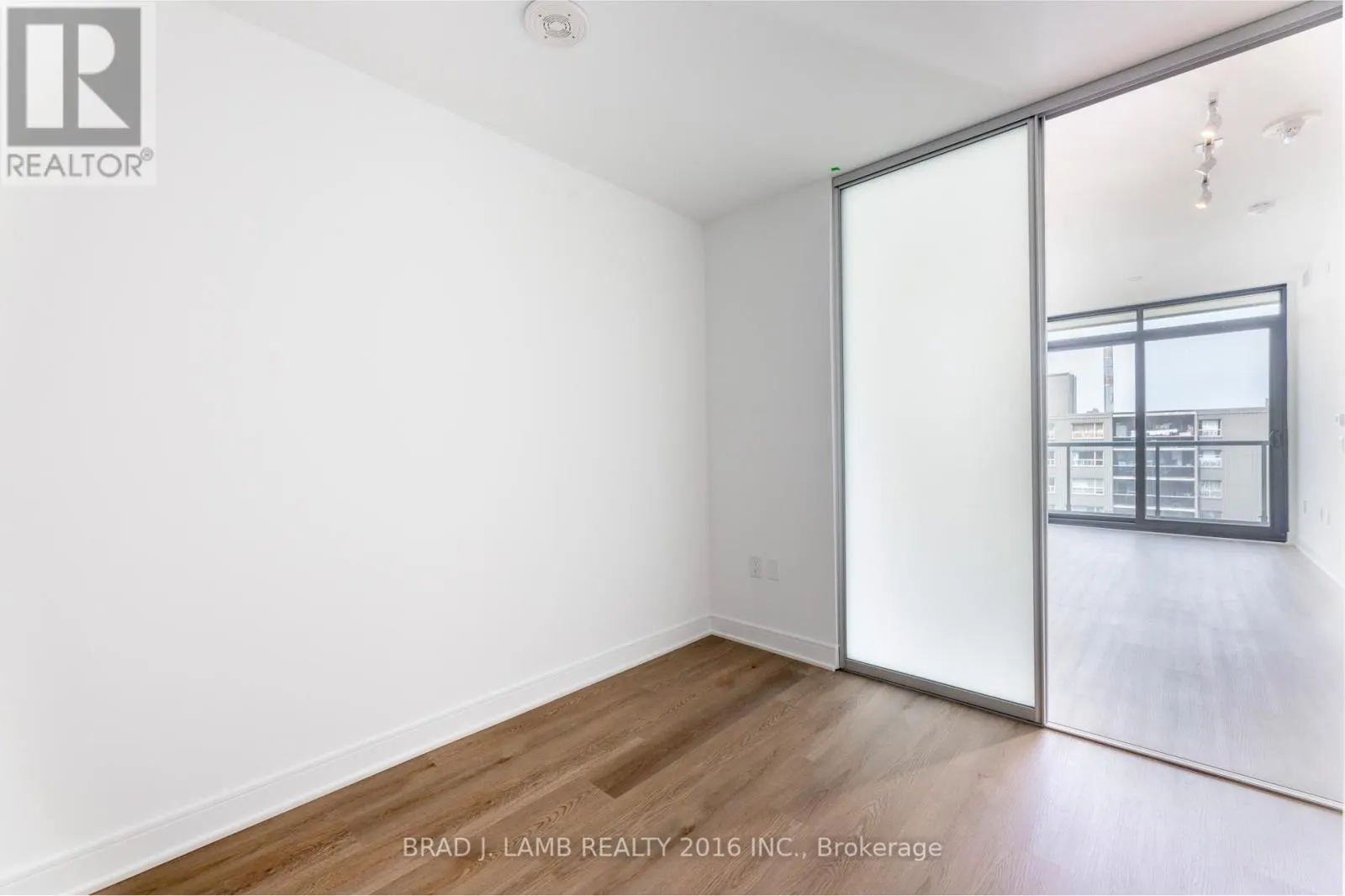 1010 - 86 DUNDAS STREET E