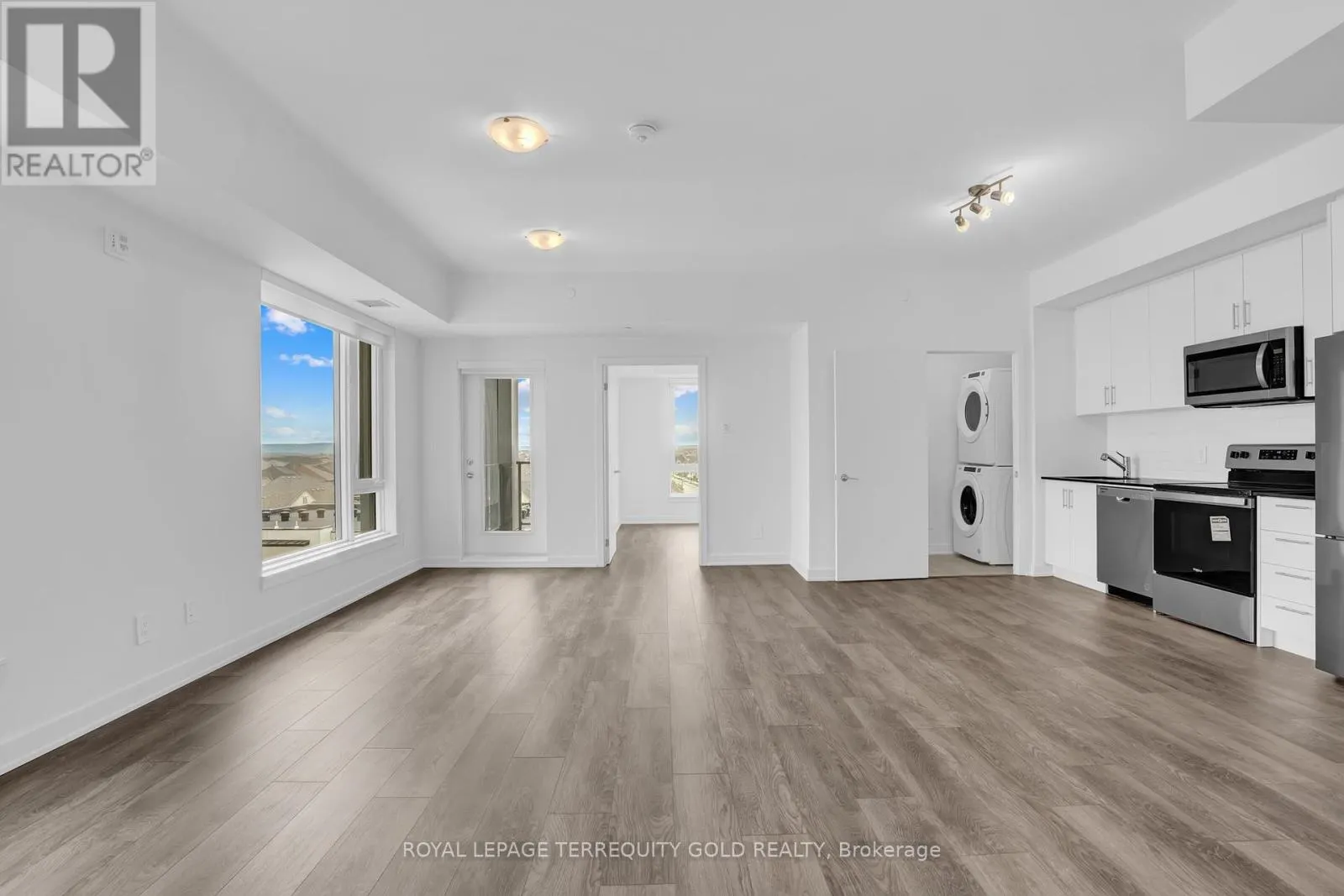 518 - 1440 CLARRIAGE COURT