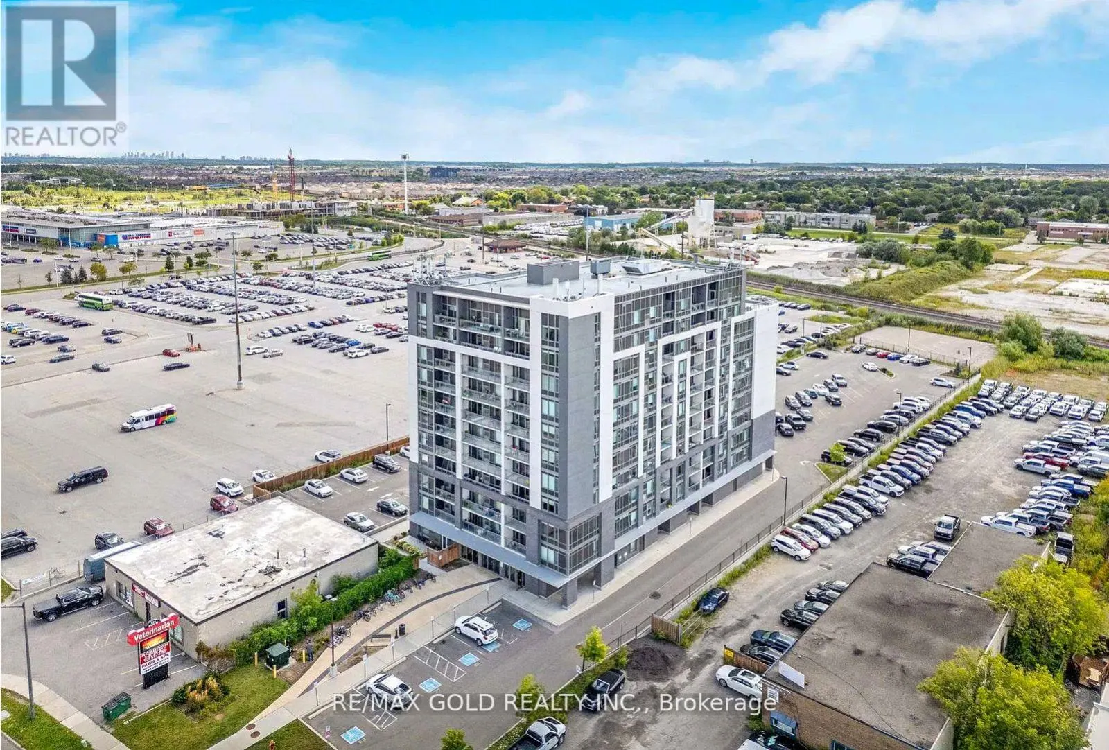 807 - 716 MAIN STREET E