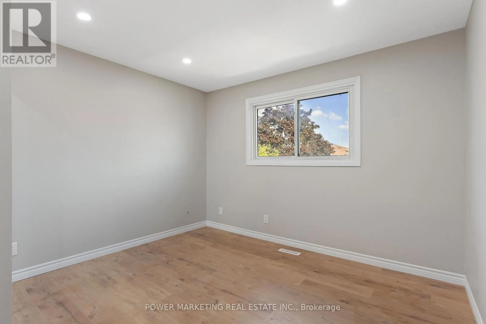 3 NEWBURY CRESCENT