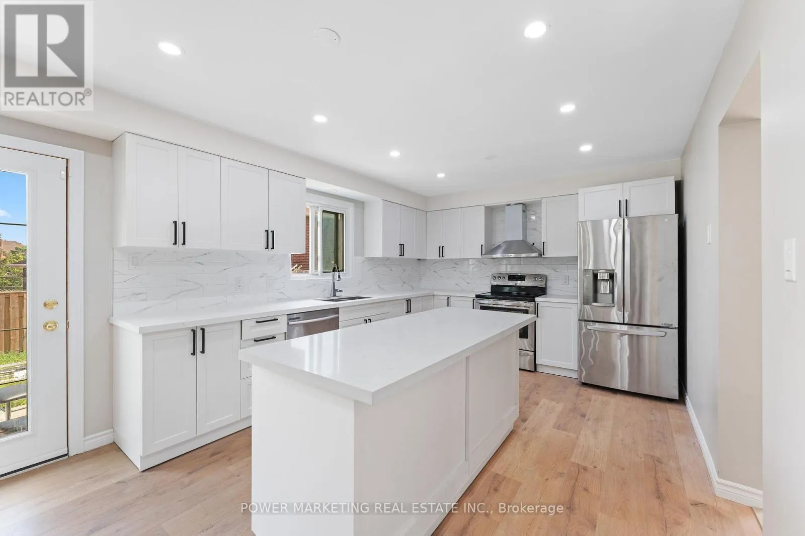 3 NEWBURY CRESCENT