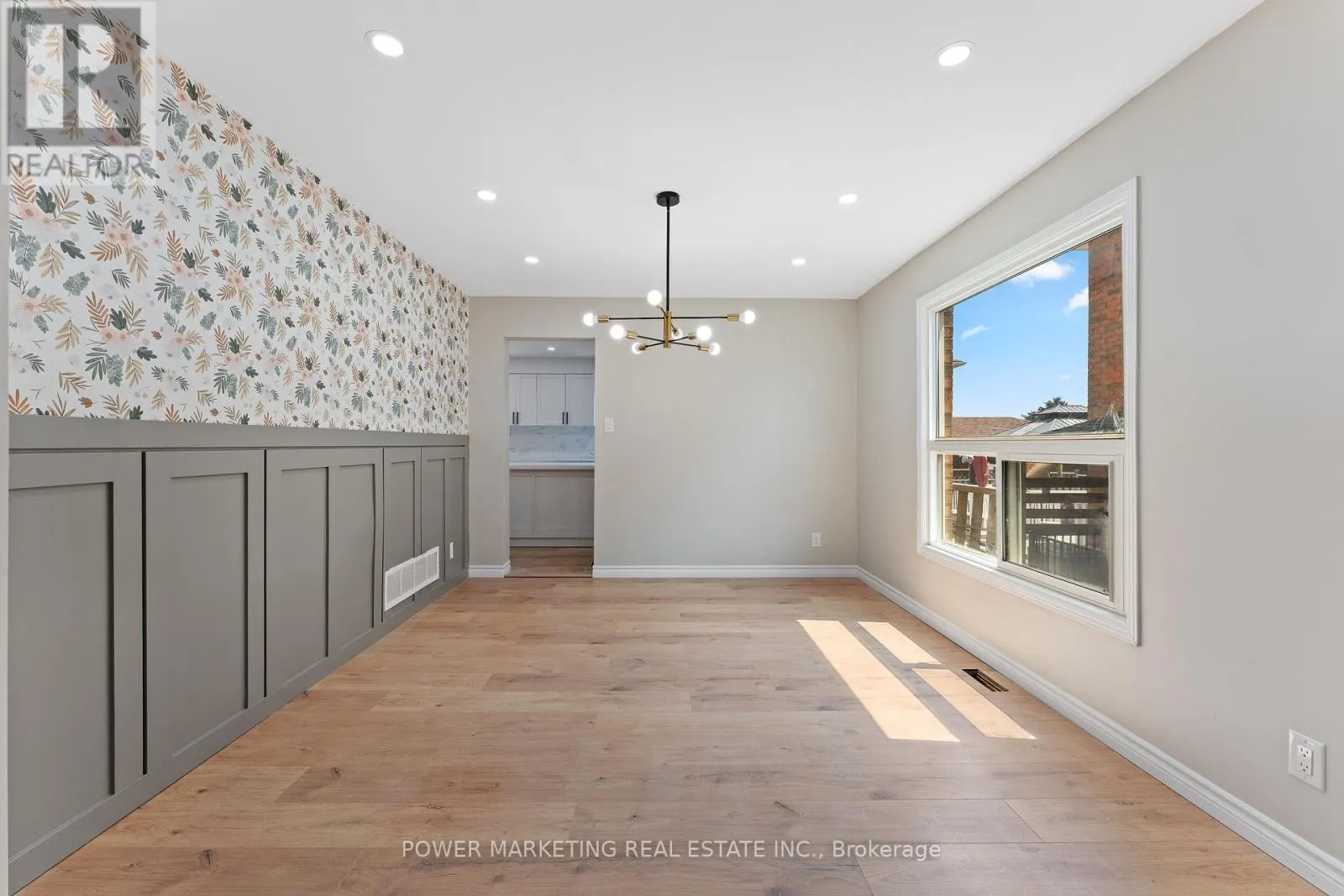 3 NEWBURY CRESCENT
