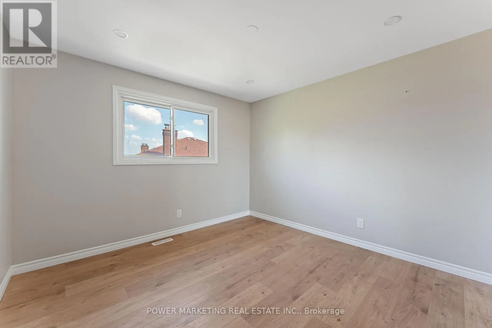 3 NEWBURY CRESCENT