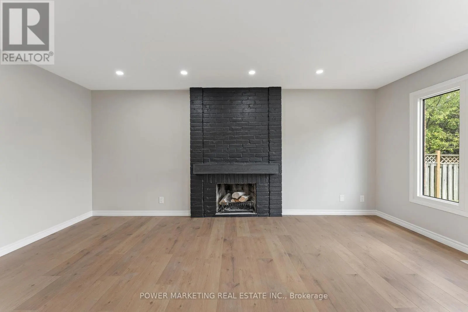 3 NEWBURY CRESCENT