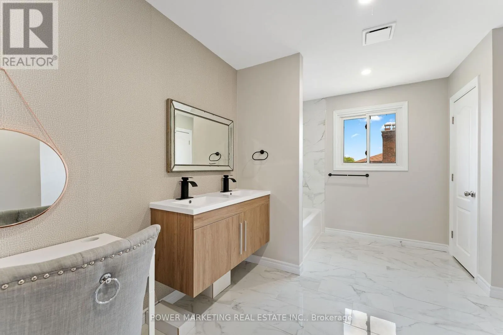 3 NEWBURY CRESCENT
