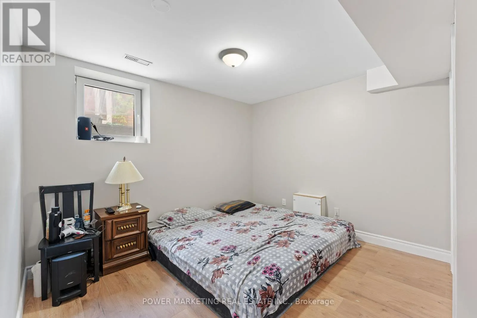 3 NEWBURY CRESCENT